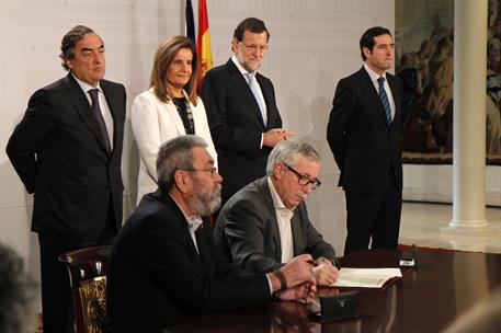 15/12/2014. Firma del Acuerdo del Gobierno y los interlocutores sociales. Cándido Méndez e Ignacio Fernández Toxo durante la firma del Acuer...
